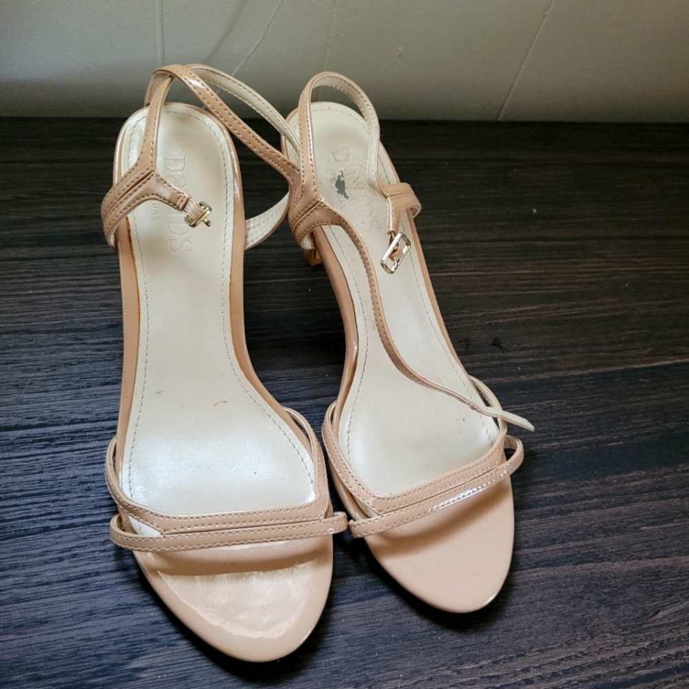 David's Bridal nude, low heel sandal, 6m